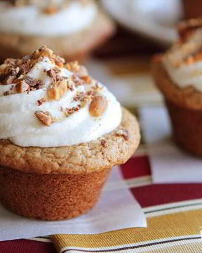 Кексы с шоколадной начинкой и кремом