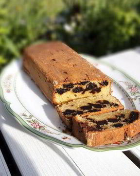 Миндальный кекс с черносливом и шоколадом