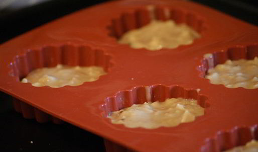 мини-кексы с белым шоколадом и орешками