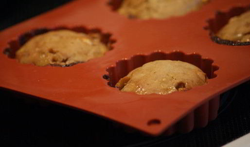 мини-кексы с белым шоколадом и орешками