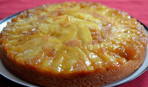 перевернутый кекс с имбирным яблочным вкусом