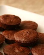 Шоколадные кексы с орехами