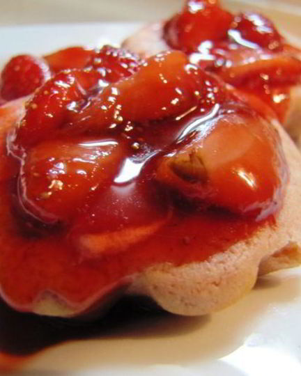 Рецепт творожно-клубничных кексы с клубничным конфитюром