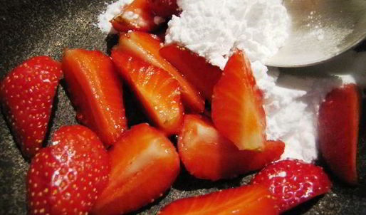 творожно-клубничные кексы с клубничным конфитюром