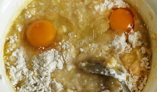 творожные кексы с ежевикой в силиконовых формочках