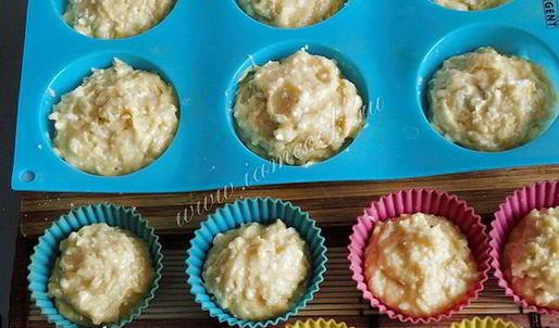 творожные кексы с ежевикой в силиконовых формочках