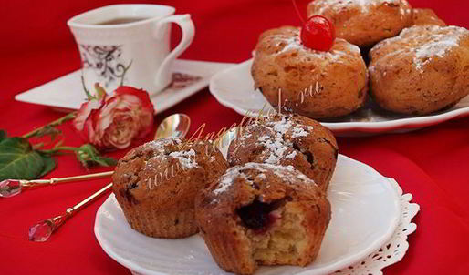 творожные кексы с ежевикой в силиконовых формочках