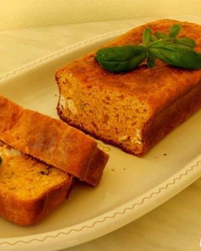 Закусочный сырный кекс с томатами и базиликом