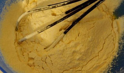 закусочный сырный кекс с томатами и базиликом