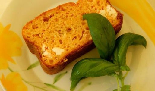 закусочный сырный кекс с томатами и базиликом