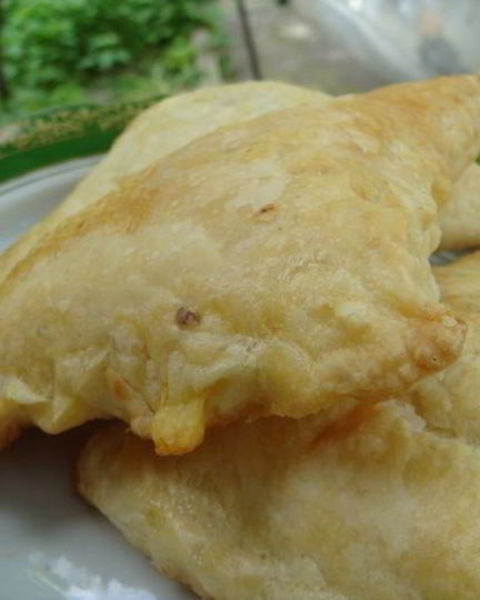 Рецепт быстрых слоеных хачапури с сыром