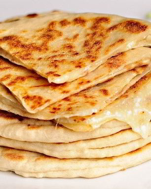 Хачапури с сыром и вареным яйцом