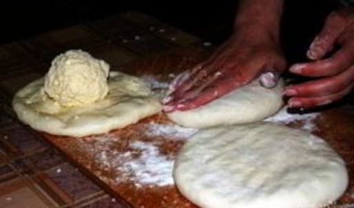 хачапури с сыром и яйцом