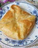 Хачапури с сыром из слоеного теста