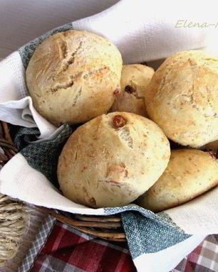 Хлеб с белым изюмом