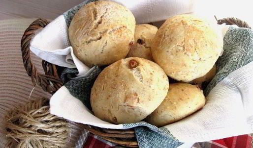 хлеб с белым изюмом