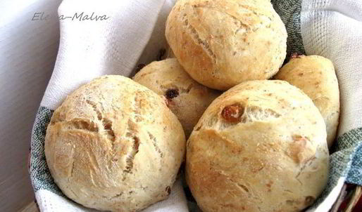 хлеб с белым изюмом