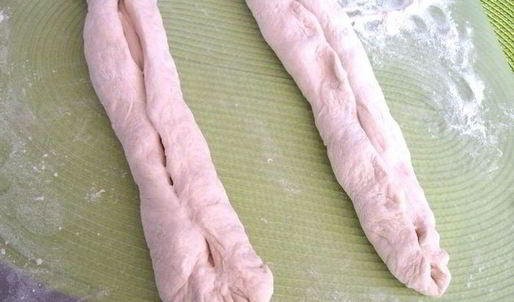 хлеб с белым изюмом