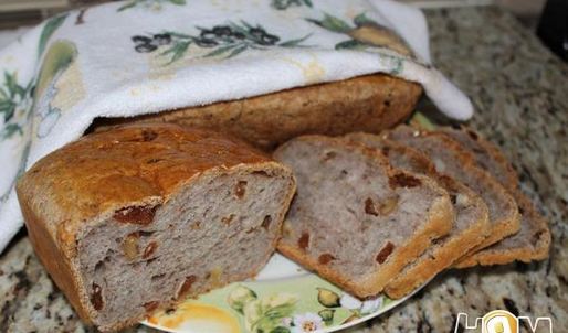 хлеб с орехами и изюмом