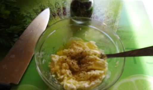 хлеб с травами и чесноком