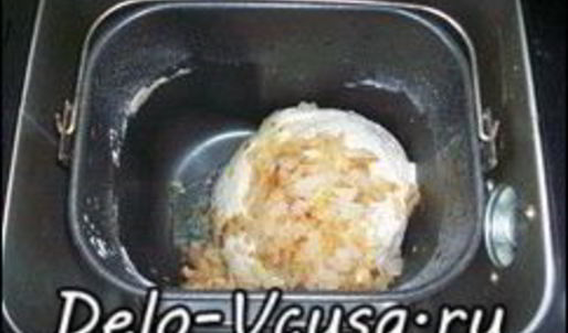 луковый белый хлеб в хлебопечке