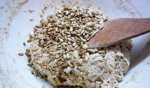 манный хлеб с семенами подсолнечника