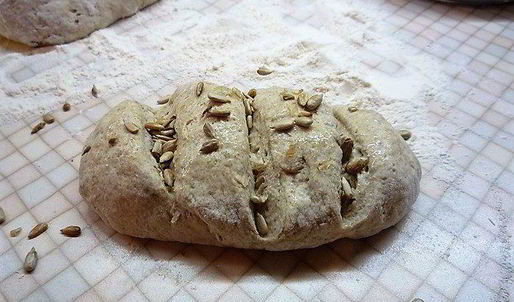 манный хлеб с семенами подсолнечника