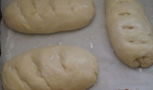 сдобный батон с маком