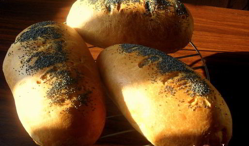 сдобный батон с маком