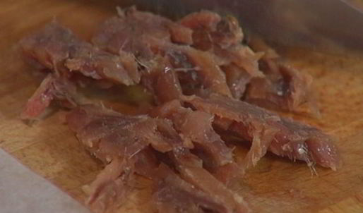 конвертики с козьим сыром, каперсами и анчоусами