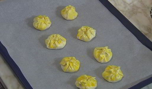 конвертики с козьим сыром, каперсами и анчоусами