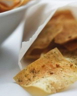 Чесночные чипсы из лаваша