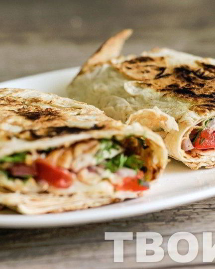 Рецепт хрустящего лаваша с сыром и помидорами