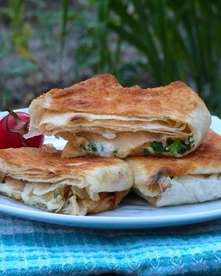 Рецепт конвертиков из лаваша с сыром и зеленью