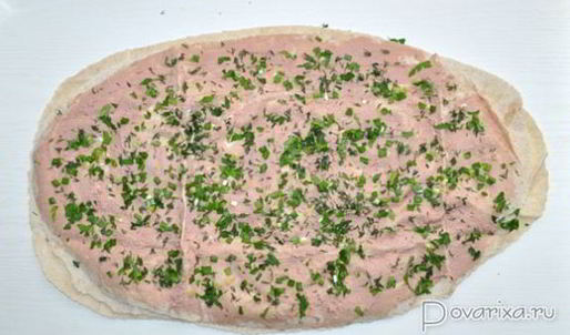 лаваш с мясопродуктами и огурцами