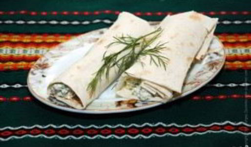 лаваш с творогом и чесноком