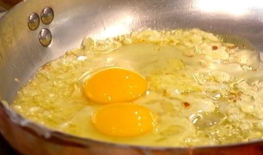 лаваш с яйцом, селедкой и зеленью