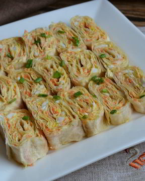 Рулетики из лаваша с корейской морковкой