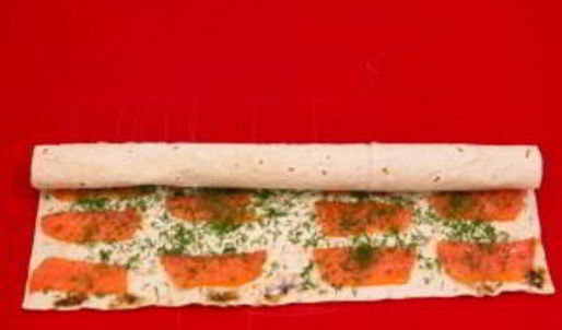 рулетики из лаваша с семгой и ветчиной