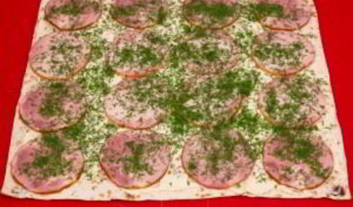 рулетики из лаваша с семгой и ветчиной