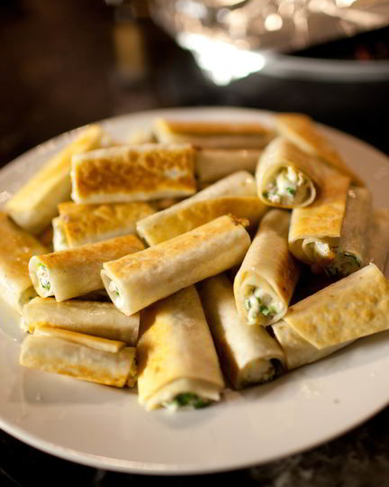 Рецепт рулетиков из лаваша с сыром