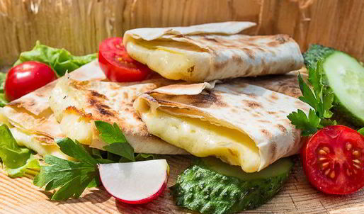 сулугуни в лаваше на углях