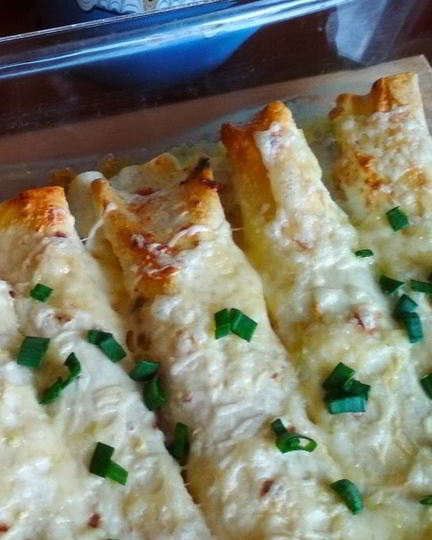 Рецепт трубочек из лаваша, запеченные в соусе