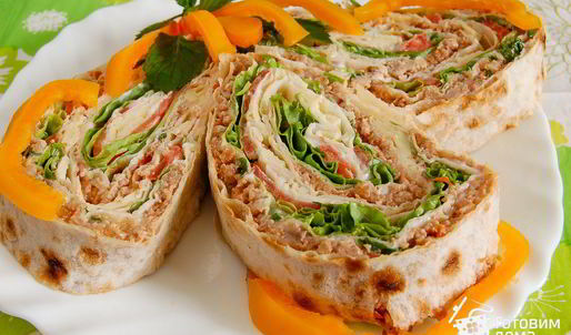 закуска из лаваша с фаршем и помидорами