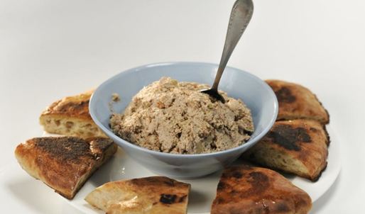 закуска из лаваша с соусом из перца