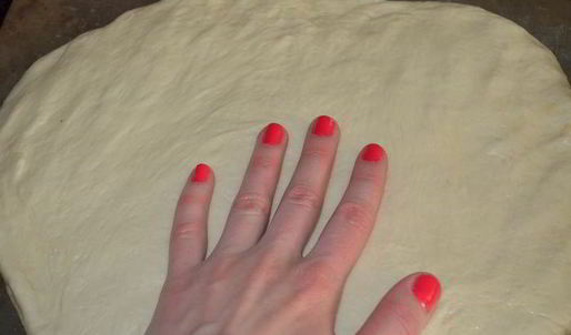 ароматная фокачча с помидорками черри и чесночным маслом