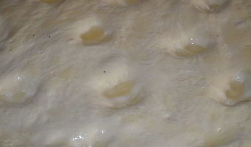 ароматная фокачча с помидорками черри и чесночным маслом