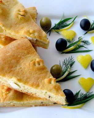 Двухслойная фокачча с оливками и молодым сыром
