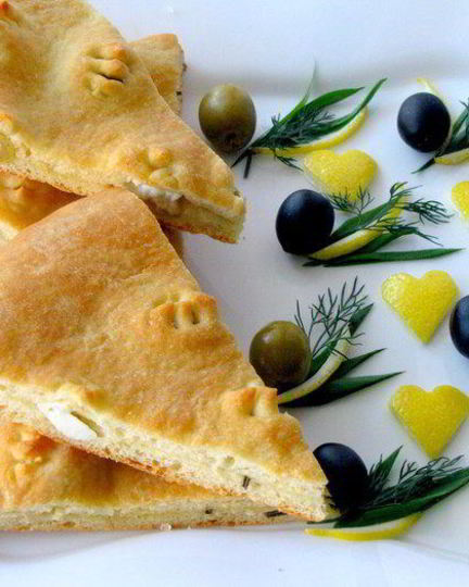 Рецепт двухслойной фокаччи с оливками и молодым сыром