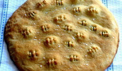 двухслойная фокачча с оливками и молодым сыром